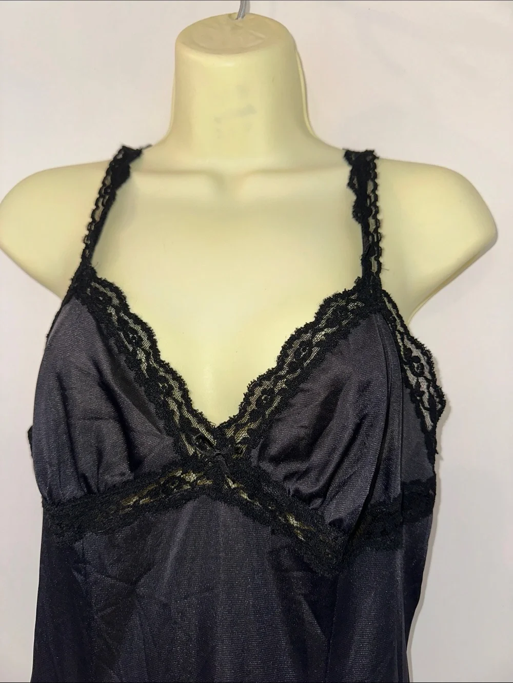 Vintage‎ 60s Olga Black Lace-Trim Nylon Slip Chemise - Picture 2 of 8